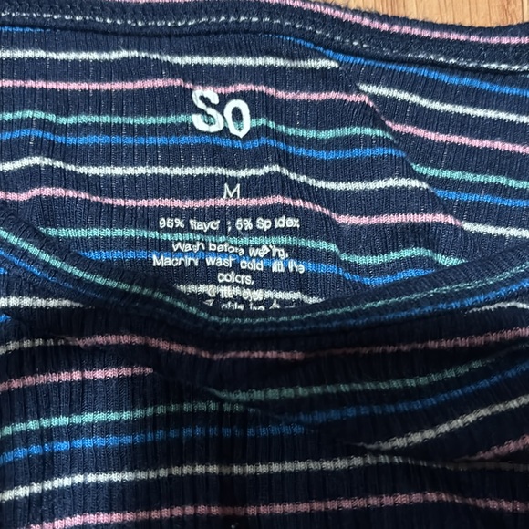 SO woman’s Medium stripped long sleeve top- very soft and comfortable. - Picture 2 of 4